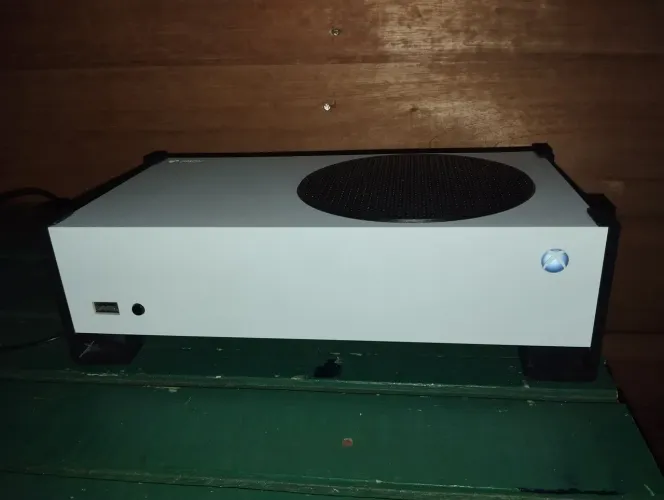 Xbox Series S semi novo + Controle novo de caixa ( não pago frete )