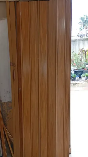 Porta sanfonada de 60 centímetros.