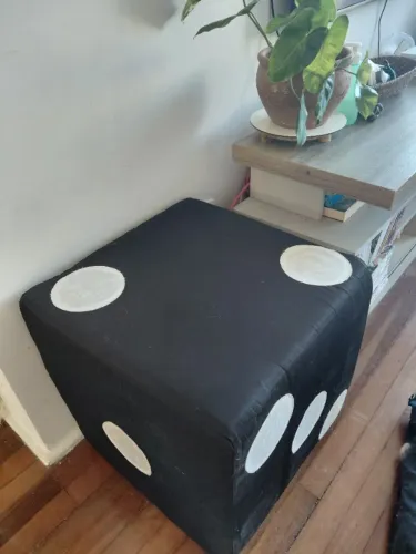 Dado gigante / Puff