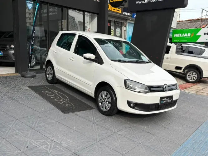 Volkswagen Fox Bluemotion 1.0 MI Total Flex 12V 5P 2014