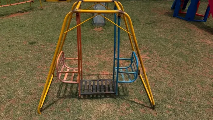 Balanço infantil duplo