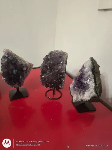 Vendo pedra Ametista , originais com suporte , valor para cada uma 300,00 reais,parcelo.