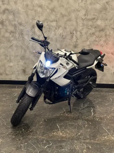 Yamaha XJ6 N 2013