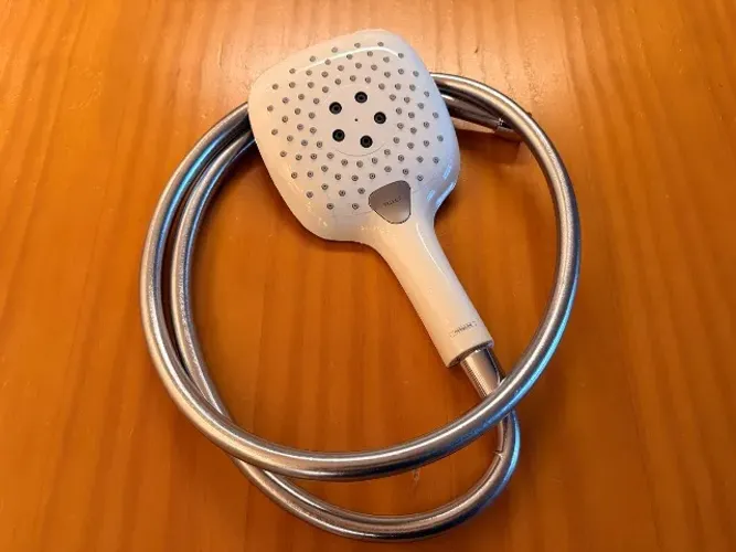 Ducha manual Hansgrohe Select branca com flexível