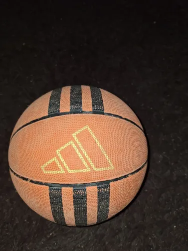 Bola de Basquete Adidas oficial 