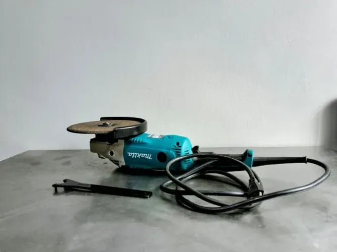Esmerilhadeira Angular 9 Pol. 2200W 230mm 110V MAKITA-GA9020
