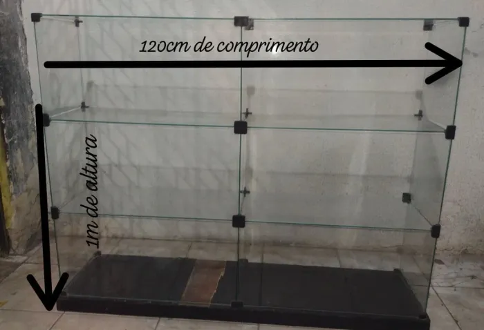 Balcão expositor de vidro