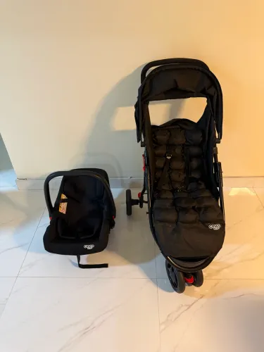 KIT CARRINHO E BEBÊ CONFORTO