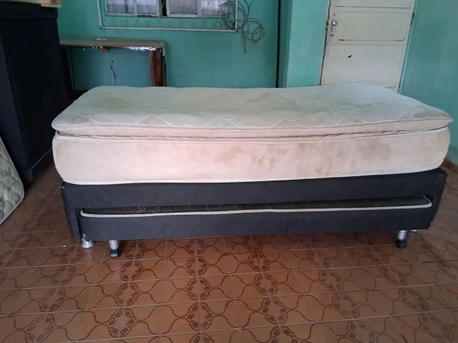 Cama de solteiro com auxiliar 