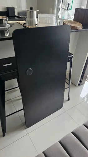 Tampo de mesa preto com passa cabo (sem estrutura)