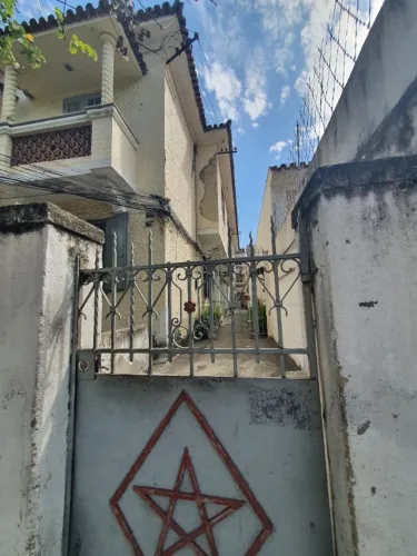 RAMOS - ALUGA-SE - Rua Felisbelo Freire - 1 Quarto - Sala com Varanda - IPTU/2026: Isento