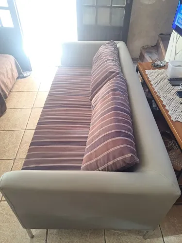 Sofá em P/U 