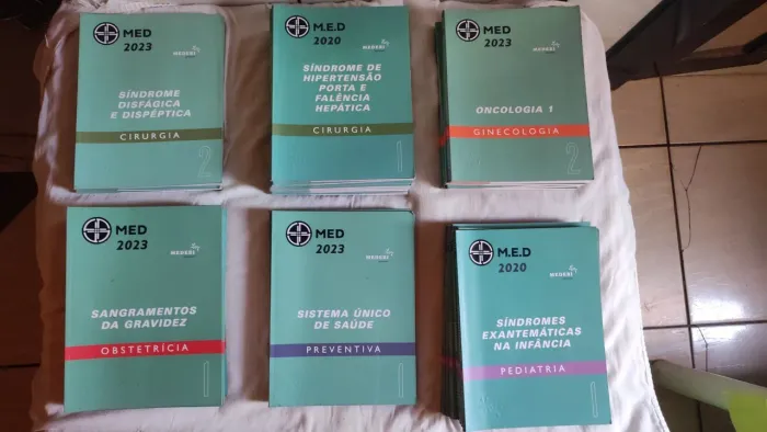 COLEÇÃO de livros medicina!