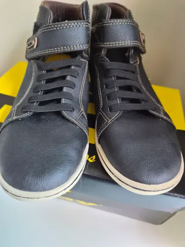 Bota preta klin 33