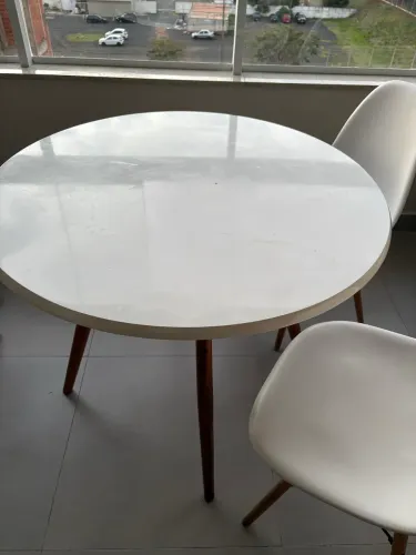 Mesa e cadeiras 