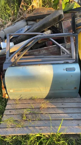 Vendo Porta GM Chevette até 1982, como está nas fotos. 