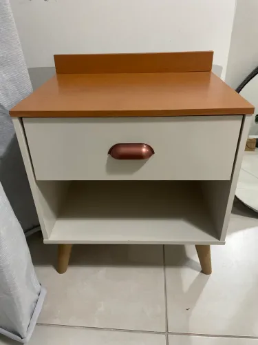 Mesa cabeceira off white/freijó 