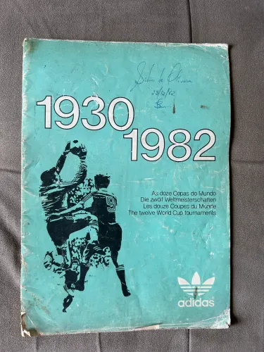 Guia das Copas de 1930 à 1982 oficial Adidas (1982)