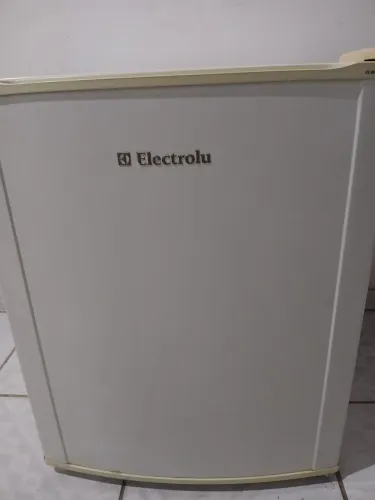 FRIGOBAR EM EXCELENTE ESTADO