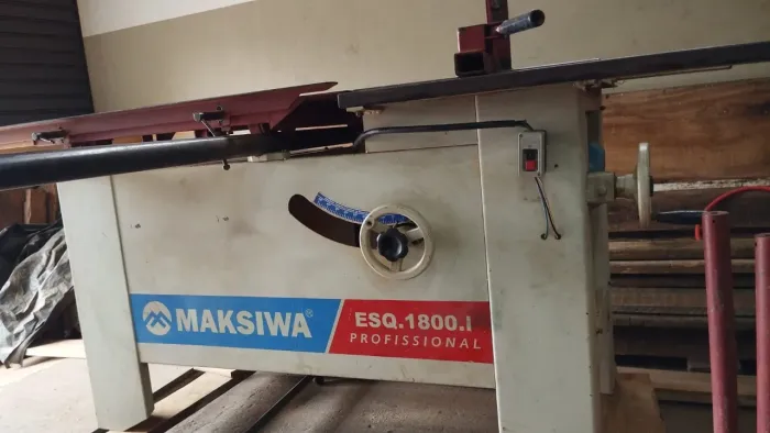 Esquadrejadeira Maksiwa 1800i