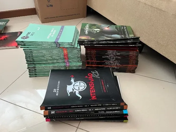 VENDO COLEÇÃO COMPLETA APOSTILAS MED E INTENSIVÃO 2023