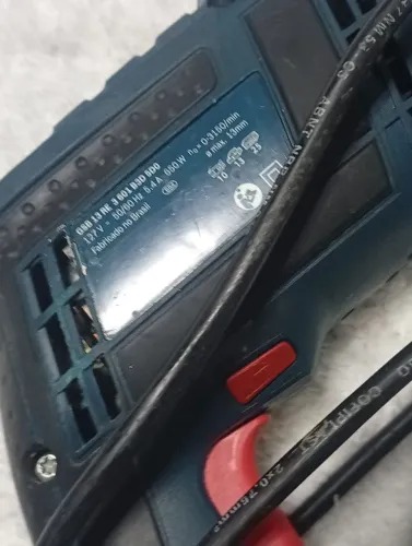 Vendo furadeira marca Bosch original voltagem 127 semi nova