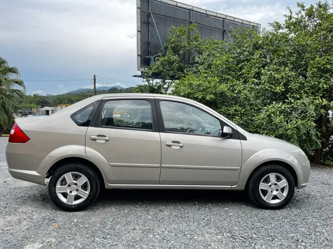 Ford Fiesta Sed. 1.6 8V Flex 4P 2009