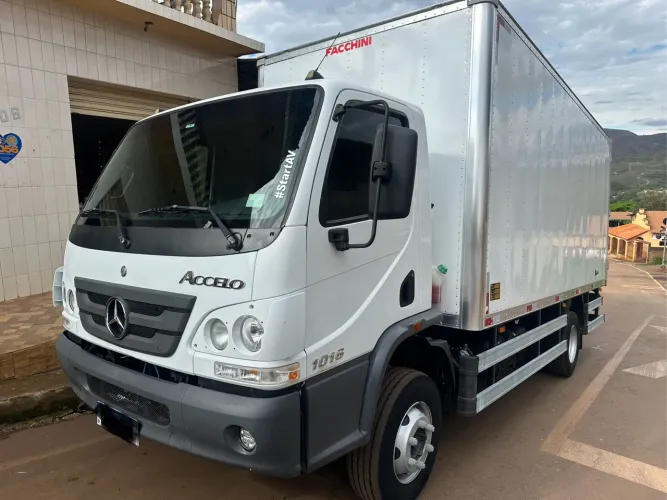 ACCELO 1016 CE Ano 2022 Apenas 40 Mil kms