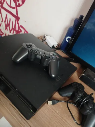 Vendo PS3 desbloqueado atualizado com 14 jogos físicos também, acompanha dois controles!!