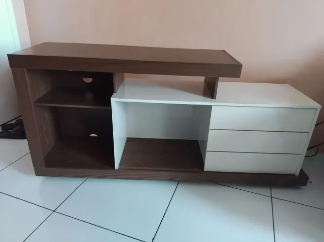 Rack Moderno (Amadeirado + Branco)