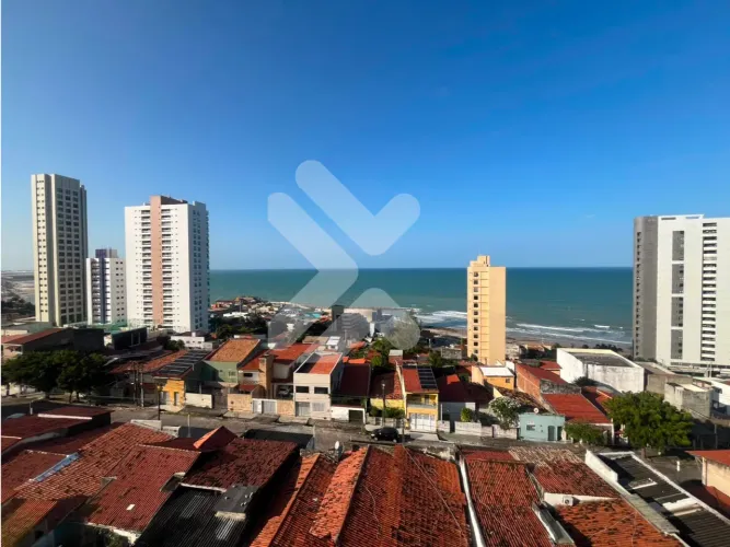 Vista para o Mar e 77m² de Conforto | 2 Quartos, 2 Vagas e Dependência Completa