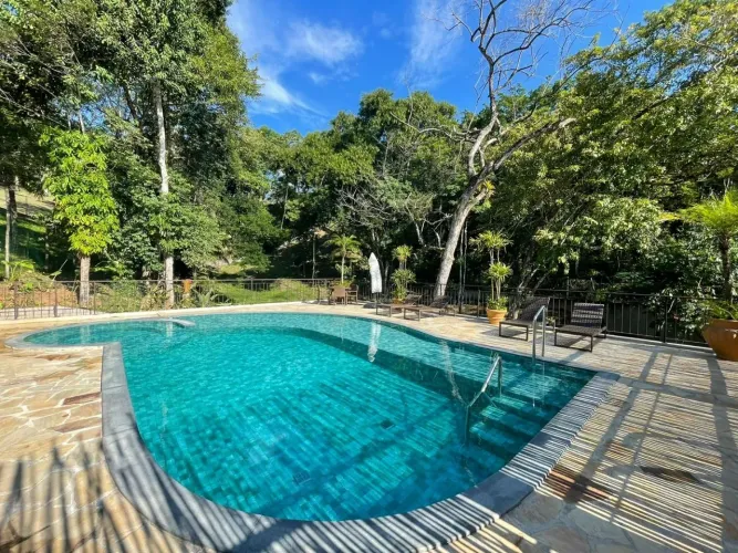 Casa mobiliada à venda em condomínio com infraestrutura completa!
