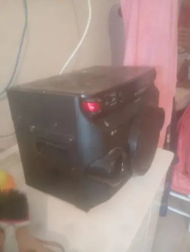 Vendo radio perfeito estado,funciona Bluetooth, pen-drive, rádio