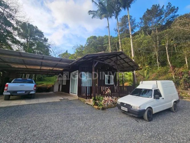 Casa a venda no bairro Aymore com Grande Área de Terreno