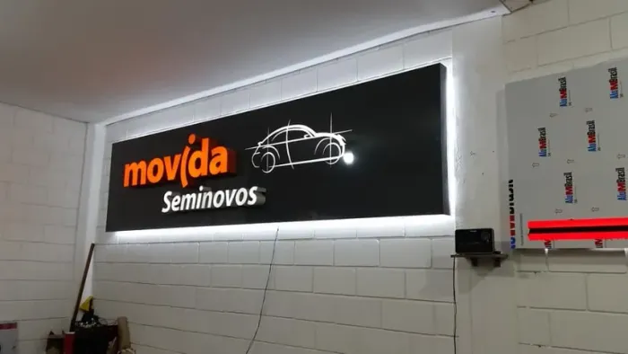 Painel luminoso em ACM