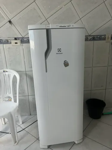 Geladeira eletrolux seminova
