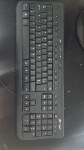 Teclado Microsoft com ajuste de altura