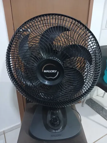 Ventilador de mesa e parede 40cm 126V Malorry em ótimo estado.