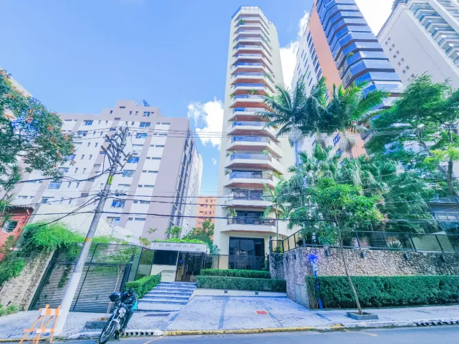 Apartamento para locação em Jardim Paulista com 3 quartos, sendo 3 suítes, 224m²