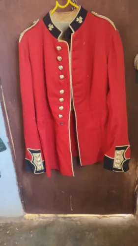 Túnica Cerimonial Vermelho Usada