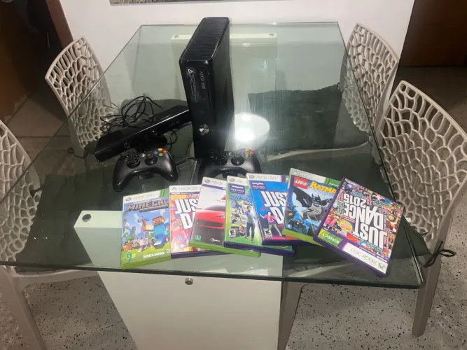 Xbox 360 Slim desbloqueado com kinect + 2 controles + 8 jogos originais