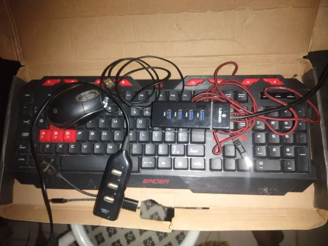 Emulador gamer com cabo OTG , mouse e teclado .