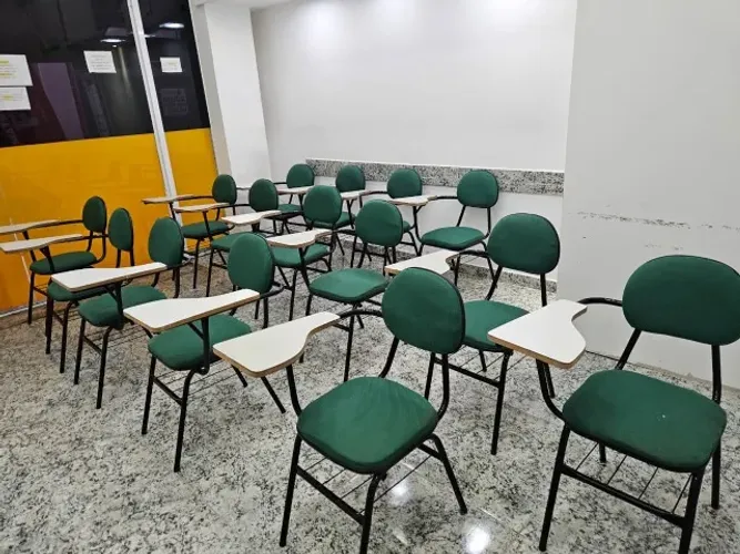 CADEIRAS UNIVERSITÁRIAS VERDE