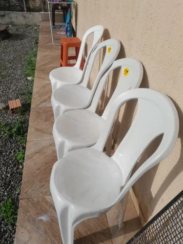 Vendo cadeira plásticas