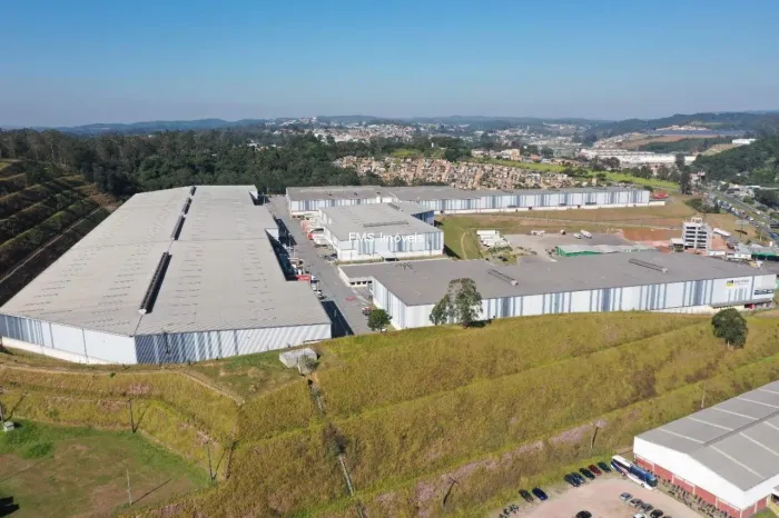 Galpão Industrial para Locação: 2 Salas, 2 Banheiros, 12 Vagas de Garagem em Embu das Arte