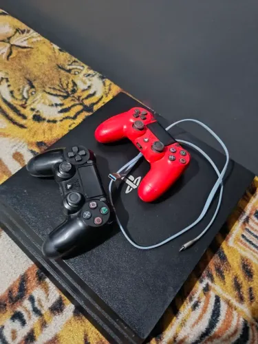 PS4 PRO + 2 CONTROLES + 6 JOGOS