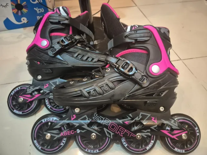 Patins adulto/quatro rodas preto e rosa