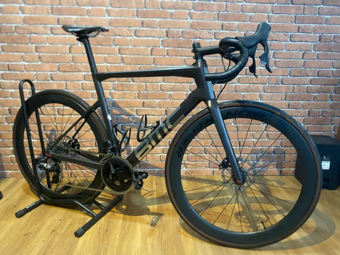  BMC Teammachine Four 56 | Rival eTap AXS | Bontrager Aeolus Elite 50