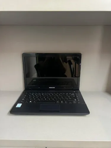 Notebook Samsung - Processador AMD - 8Gb Ram DDR3 - 500Gb de HD (Armazenamento)
