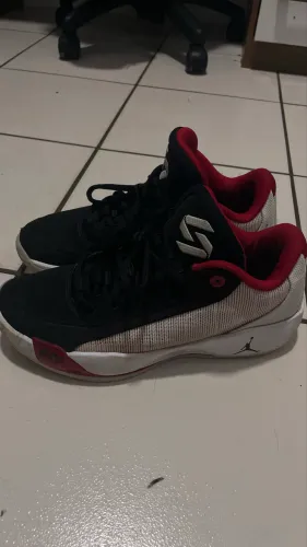 TENIS DE BASQUETE ORIGINAL JORDAN tamanho 43 TROCO POR IPHONE 